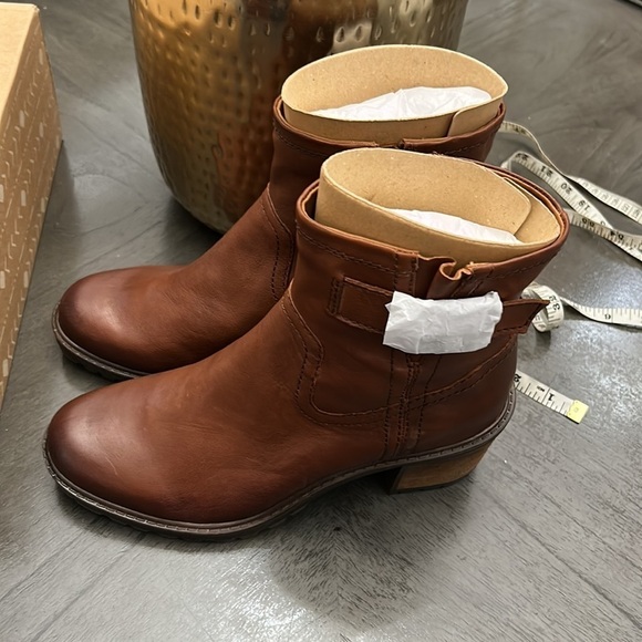 ZODIAC Women's Gannet Lug Sole Boots - Picture 5 of 10